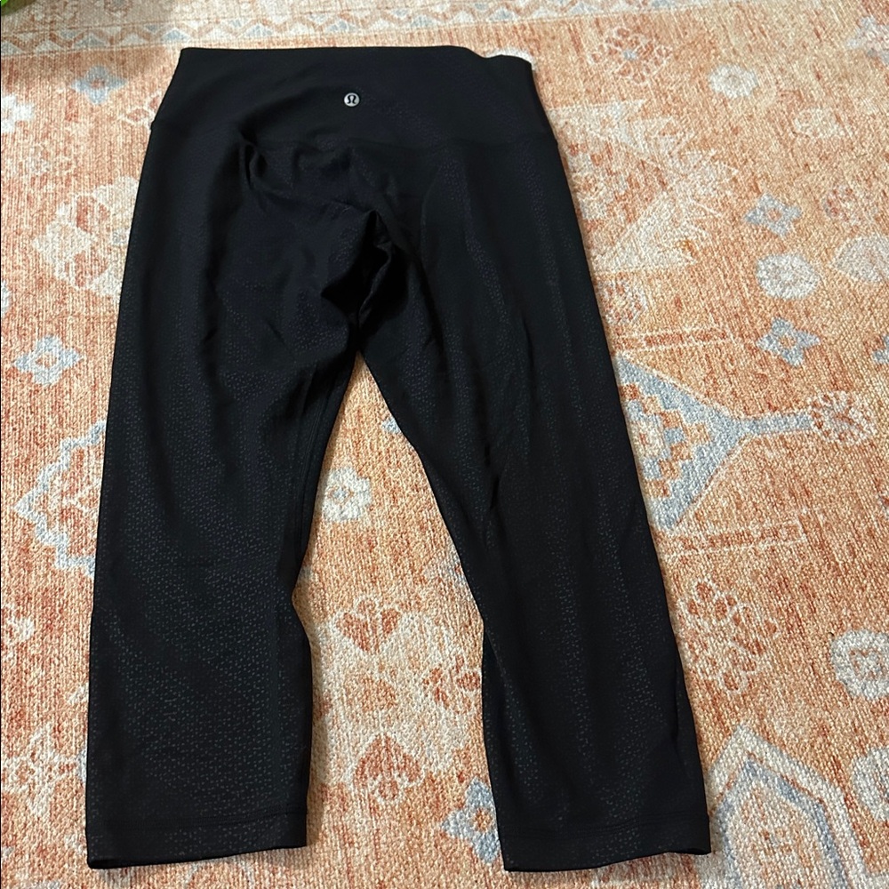 Lululemon Align Crop *21" Monochromic Black Emboss W6AXOS size 8 - Picture 5 of 9